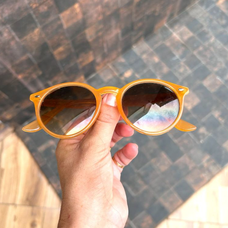 Óculos de Sol Retro Quadrado Unissex Proteção UV 400 Armação Transparente e Haste Pretas