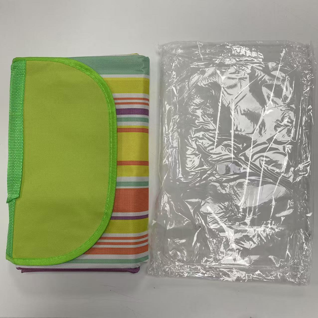 Tapete Piquenique Portátil Dobrável 200X200cm Impermeavel À Prova De Umidade Prático Fácil Transporte Para Praia Camping