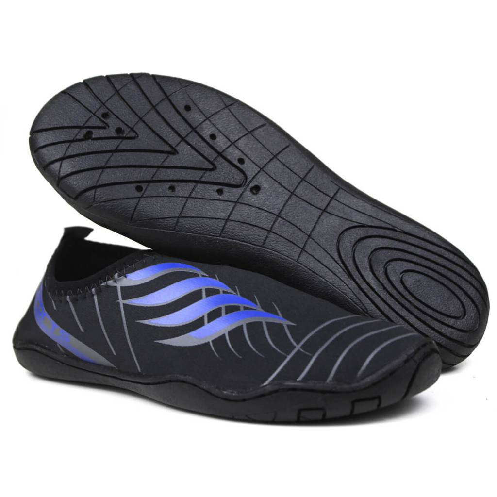 Sapatilha aquática em neoprene preta com estampa flame e sola emborrachada antiderrapante