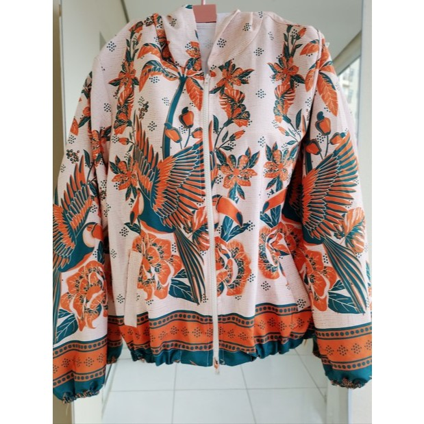 Jaqueta Corta Vento Feminina Inspiração Impermeável com capuz e bolso