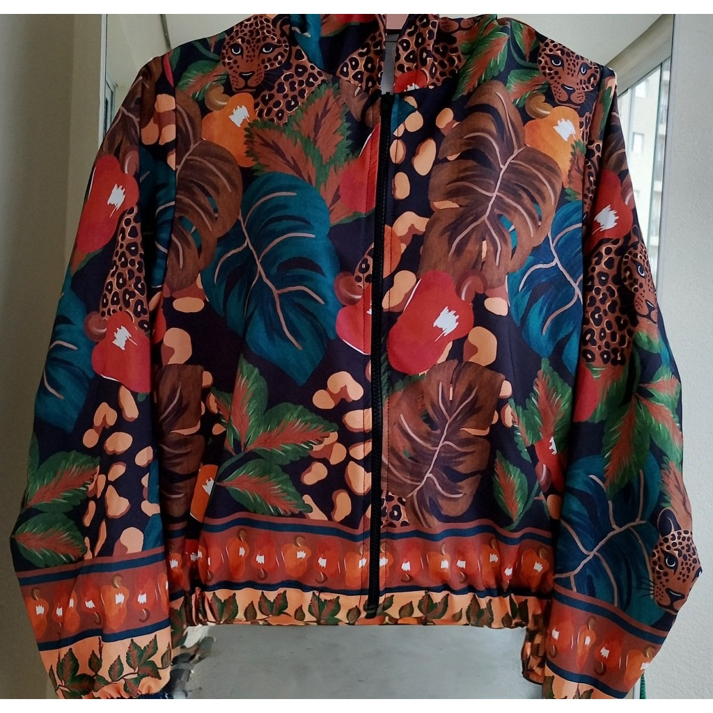 Jaqueta Corta Vento Feminina Inspiração Impermeável com capuz e bolso