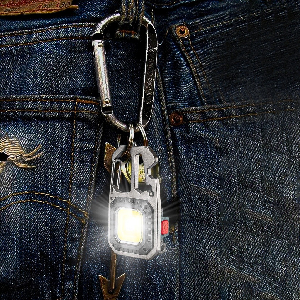 Chaveiro Lanterna Tatica Titaniun LED com Iluminação Ajustável Chave Multifuncional Blindado