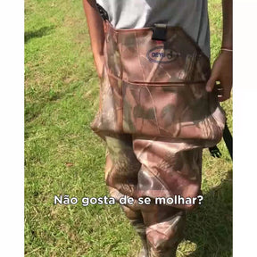Macacão Camuflado Pesca Caça Jardineira Pesca Pvc Com Bota Acoplada Impermeável e Suspensório