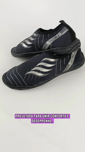 Sapatilha aquática em neoprene preta com estampa flame e sola emborrachada antiderrapante