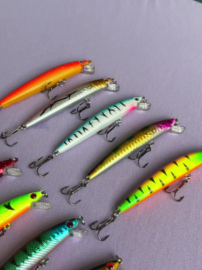 Kit 15 Iscas Artificiais Importadas 1/2 Meia Água de 9 cms e 8,5 gramas Pesca Truta Peixe Realista Anzol Duplo