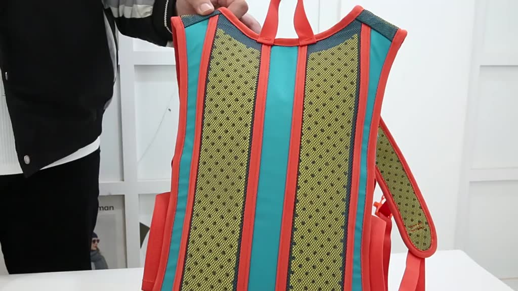 Mochila Multifuncional para Aventuras ao Ar Livre，Material À Prova D'Água，com Suporte para Capacete