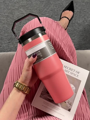 Garrafa Térmica 900ML Com Alça Flip Tumbl Aço Inoxidável Isolamento Térmico Com Canudo P/ Academia Trabalho Caminhada