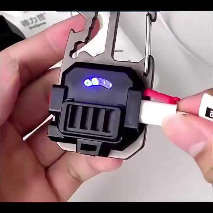 Chaveiro Lanterna Tatica Titaniun LED com Iluminação Ajustável Chave Multifuncional Blindado