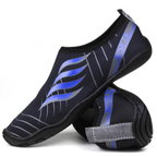 Sapatilha aquática em neoprene preta com estampa flame e sola emborrachada antiderrapante