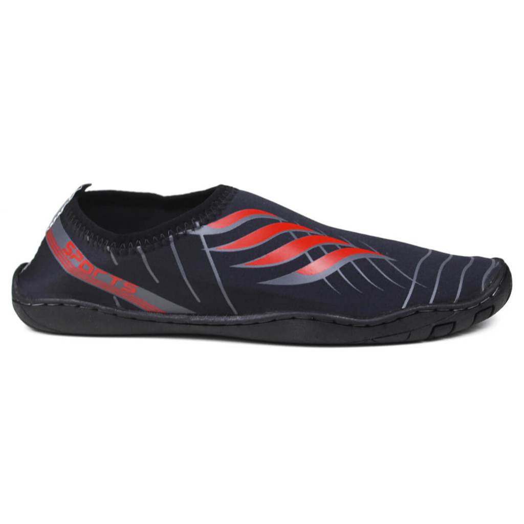 Sapatilha aquática em neoprene preta com estampa flame e sola emborrachada antiderrapante