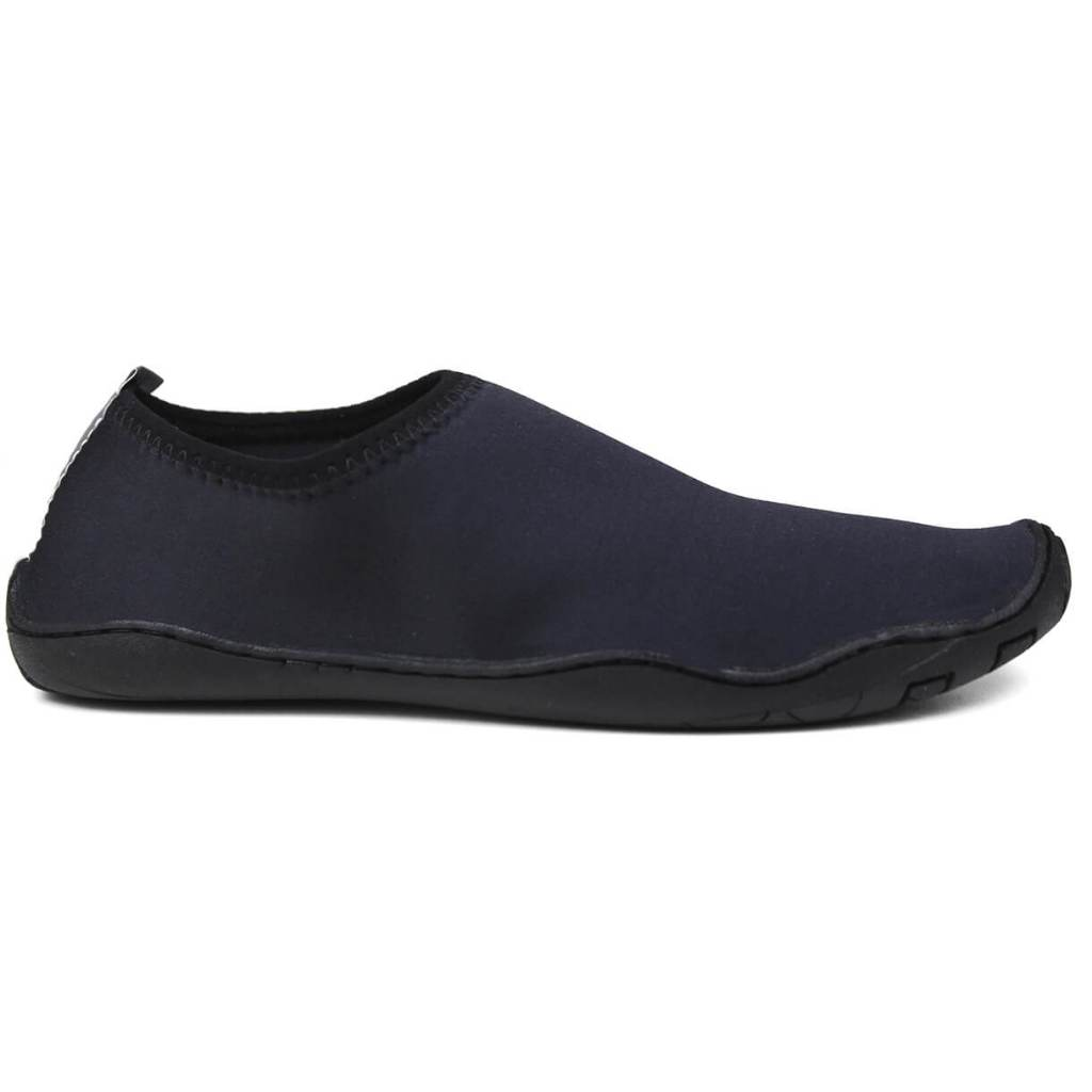 Sapatilha aquática em neoprene preta com estampa flame e sola emborrachada antiderrapante