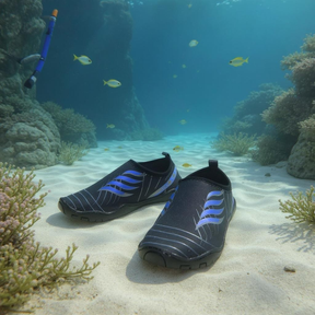 Sapatilha aquática em neoprene preta com estampa flame e sola emborrachada antiderrapante