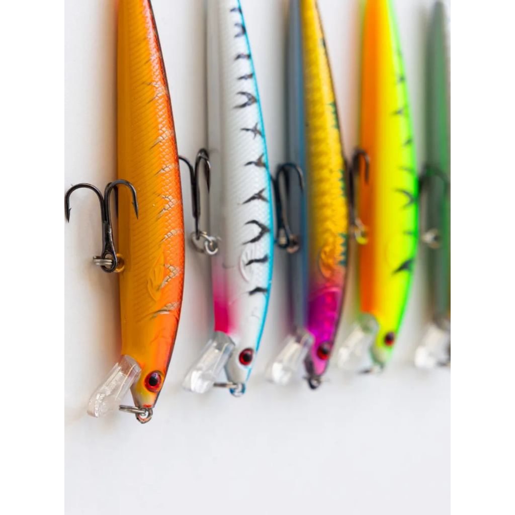 Kit 15 Iscas Artificiais Importadas 1/2 Meia Água de 9 cms e 8,5 gramas Pesca Truta Peixe Realista Anzol Duplo