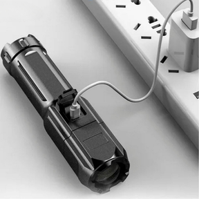 Lanterna Tática Potente Recarregável USB Led Luz Forte Com Zoom Direcional Resistente A Água